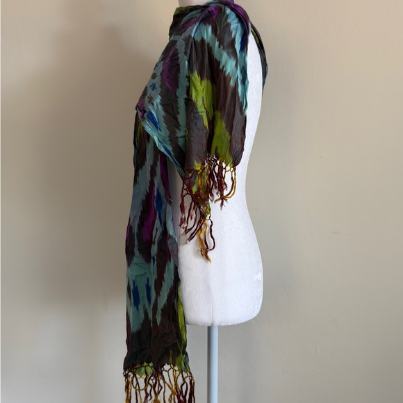IKAT Silk Scarf. Vintage. Tassels. Blue, Purple, Brown, Yellow. - Picture 9 of 16